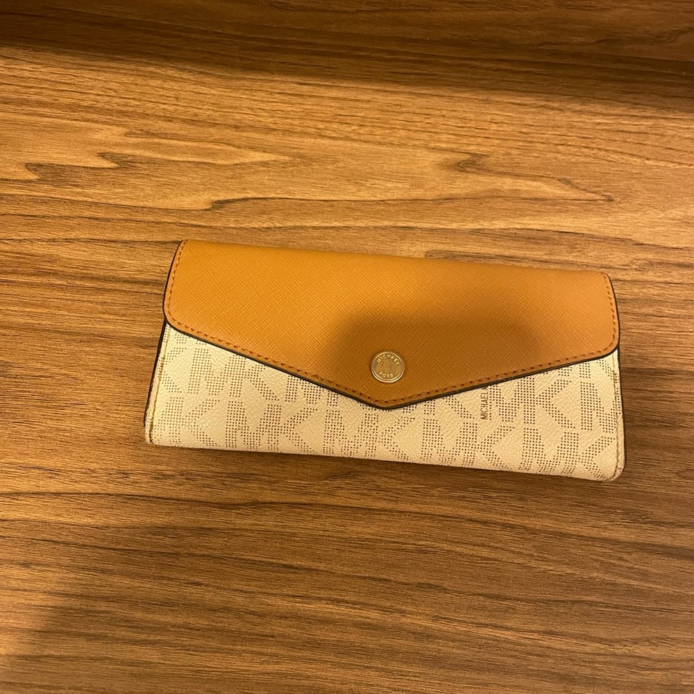 Micheal Kors wallet